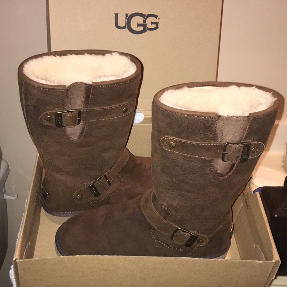 Uggs - image 1
